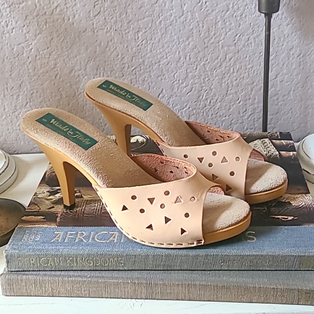*  Vintage 70s/80s Italian Geometric Cutout  Slides SZ 6